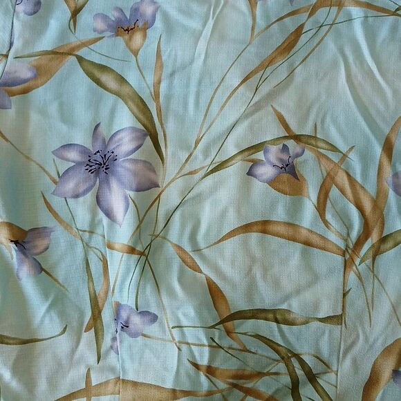 Caribbean Joe Womens Hawaiian Cropped Shirt- Tie Knot Crystal Blue-Floral MEDIUM - Picture 12 of 16